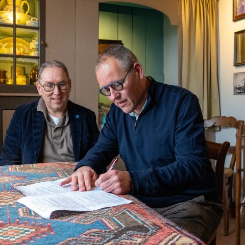 ondertekening_intentieverklaring_molensmooiste_x_werelderfgoed_kinderdijk_-_peter-jan_en_arjen_1.jpg