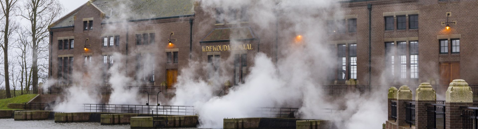 Woudagemaal onder Stoom