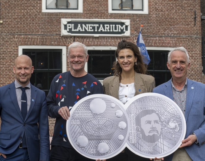 Onthulling van de Eise Eisinga Munt. 